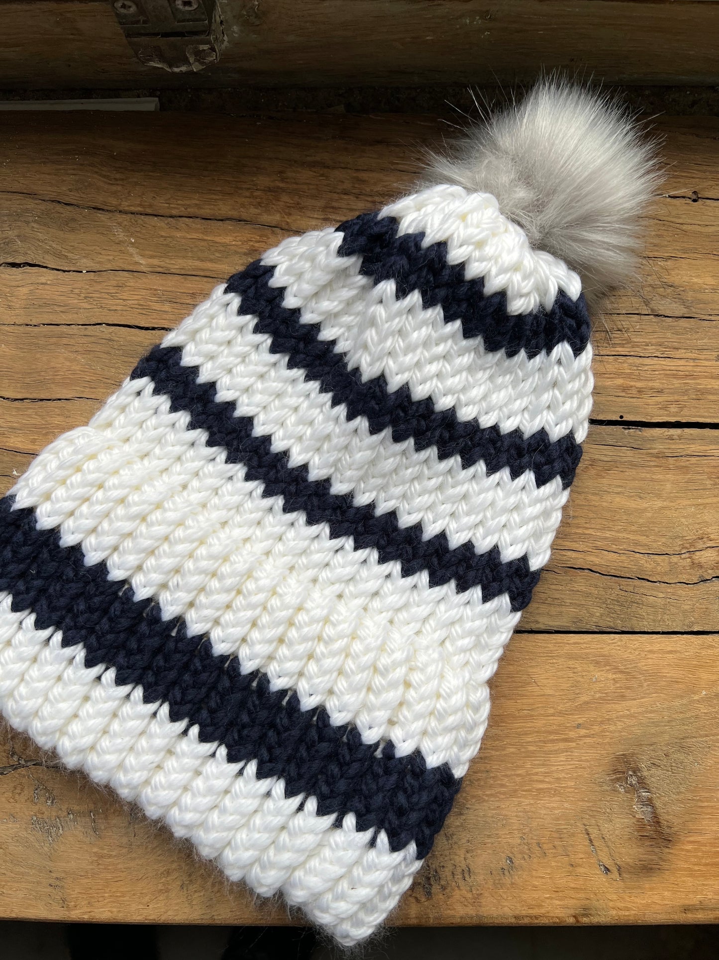 Hand knit Bretagne striped hat 🖤💙🖤