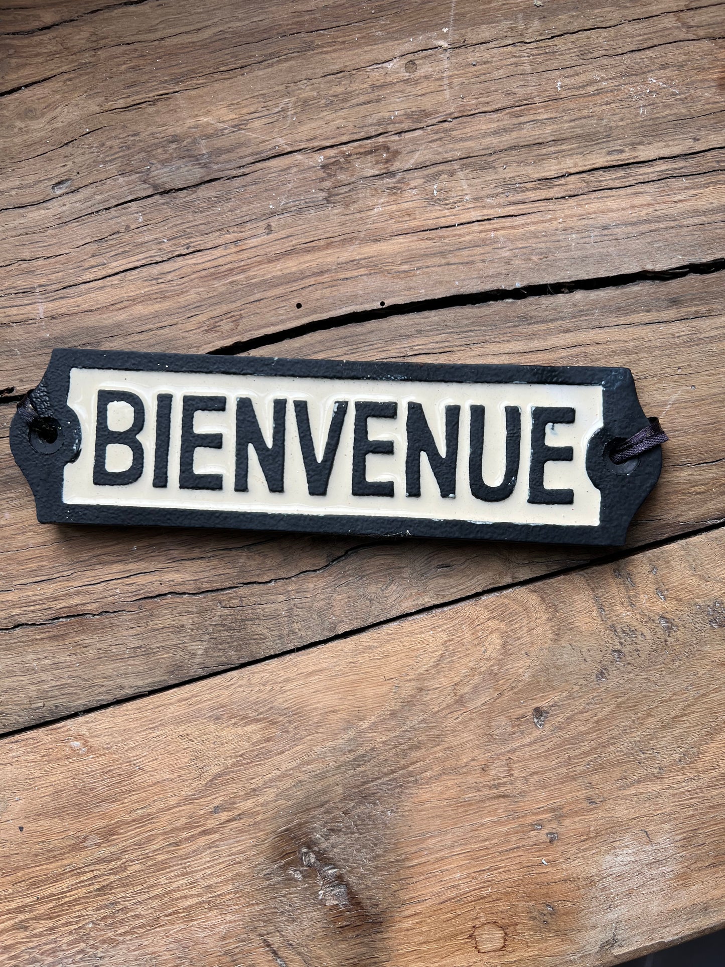 bienvenue door sign 🖤