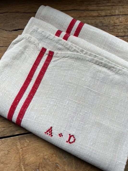 A ❤️ D vintage French linen hand towel