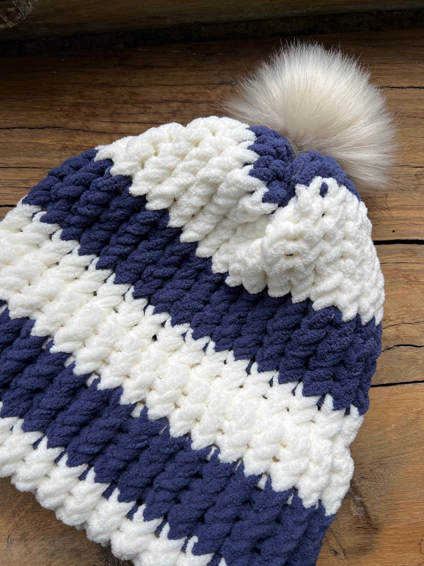 Chenille hand knit Bretagne striped hat 🖤💙🖤