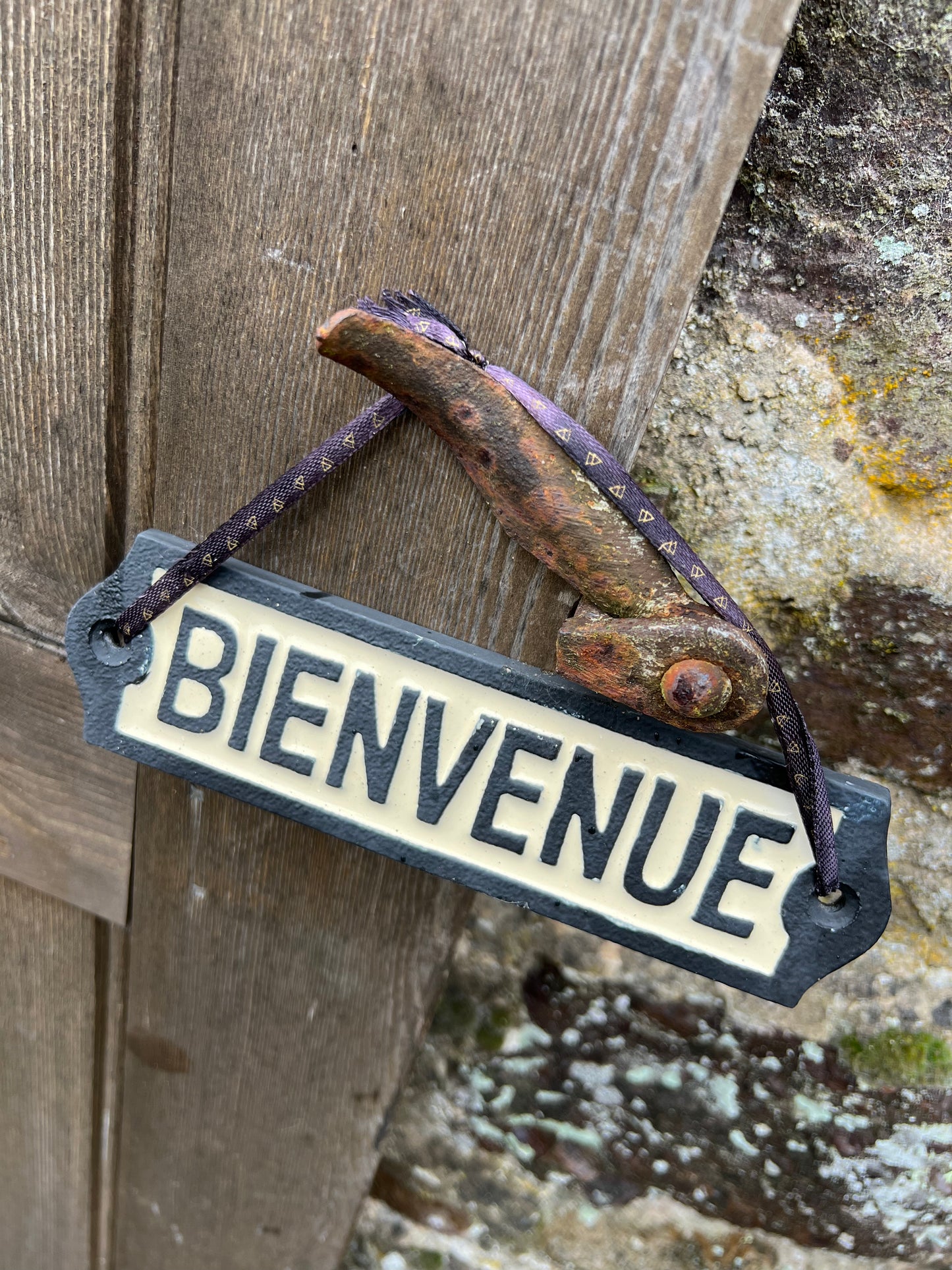 bienvenue door sign 🖤