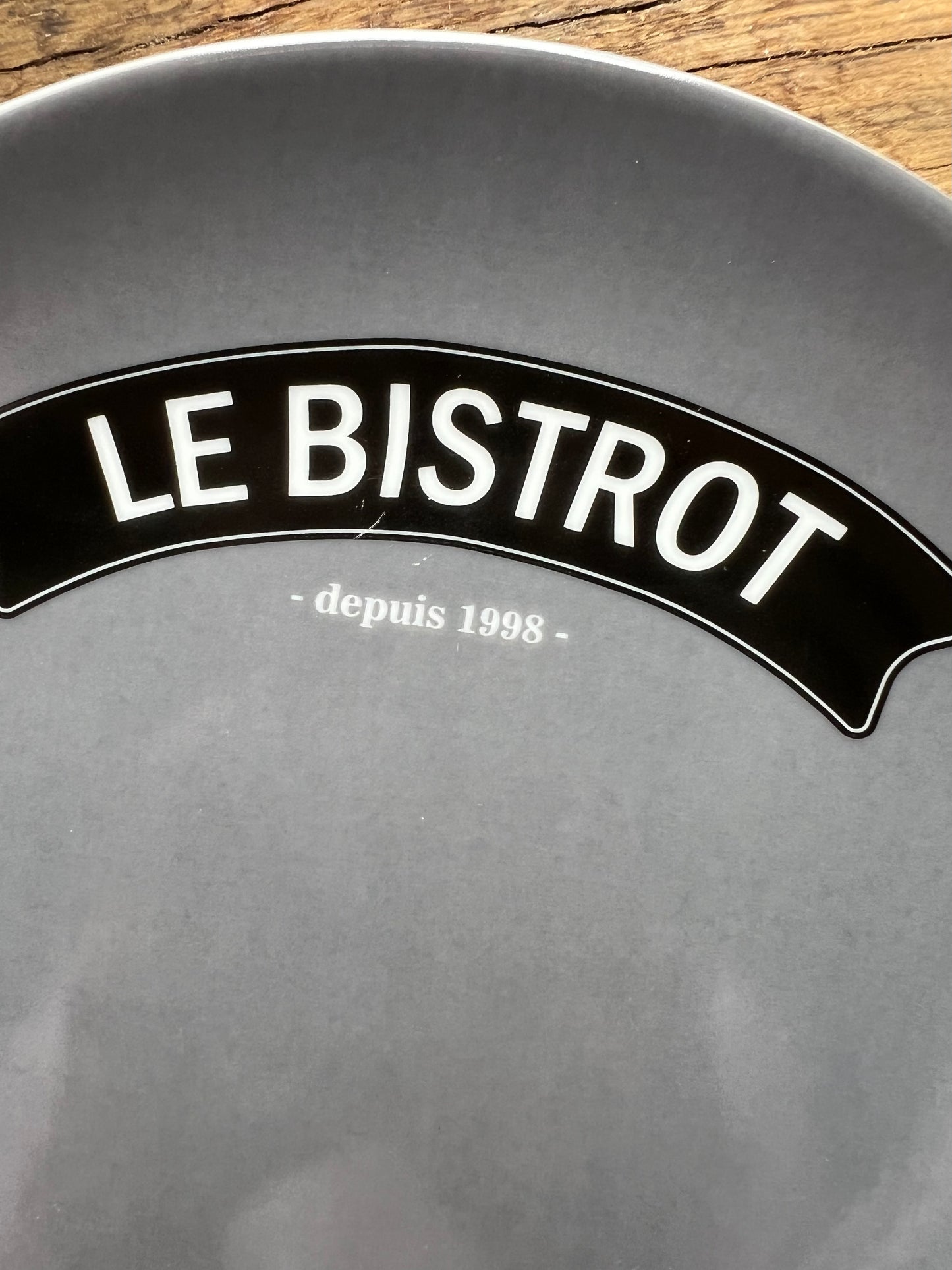 le bistrot dark grey plate 🥐